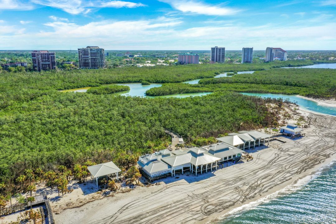 5601 Turtle Bay Dr, Naples, FL 34108