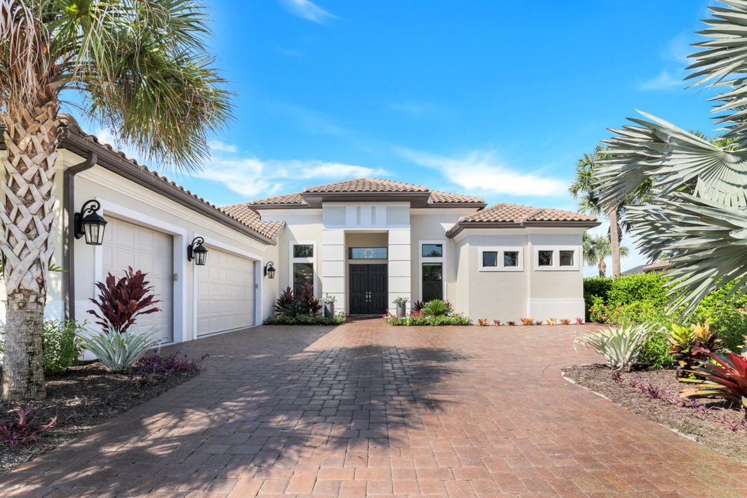 9018 Sorreno Ct, Naples, FL 34119