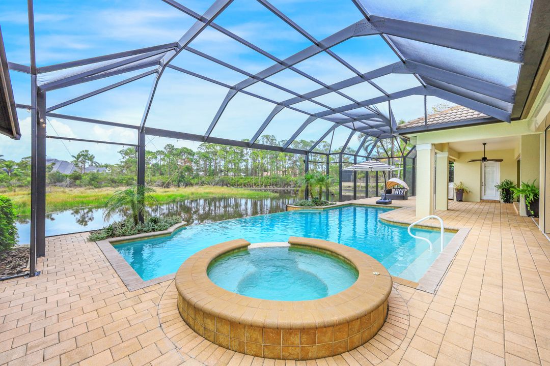 313 Chancery Cir, Naples, FL 34110