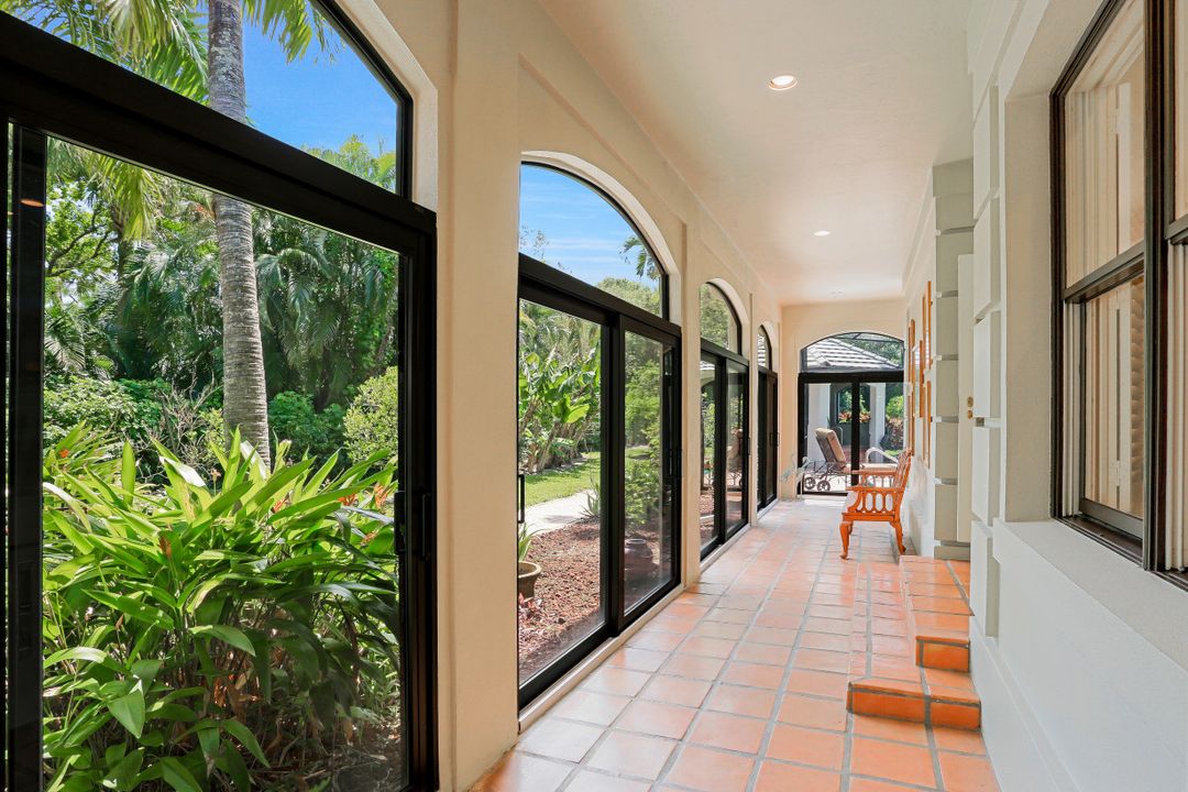 726 Bay Tree Ct, Naples, FL 34108