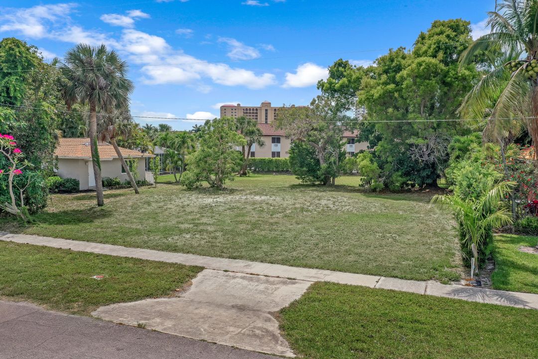 138 Greenbrier St, Marco Island, FL 34145