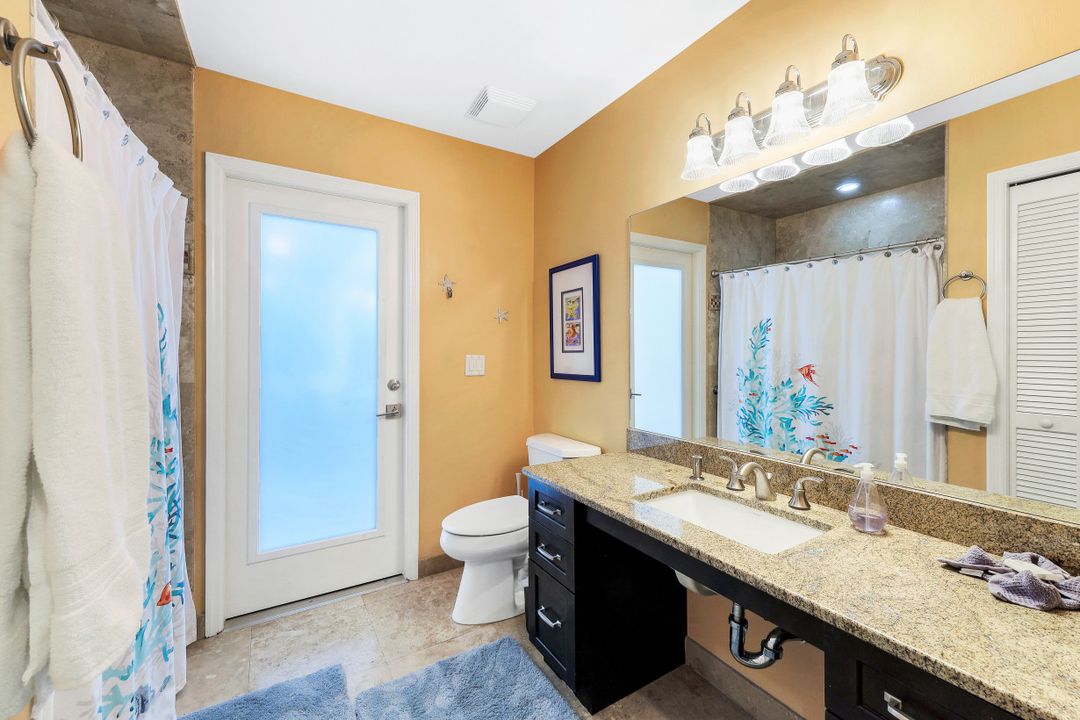 657 91st Ave N, Naples, FL 34108