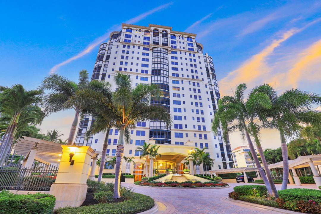 81 Seagate Dr #2001, Naples, FL 34103