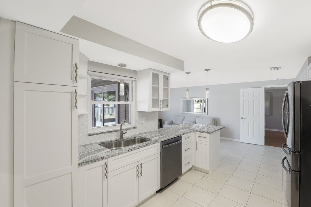 18469 Phlox Dr, Fort Myers, FL 33967