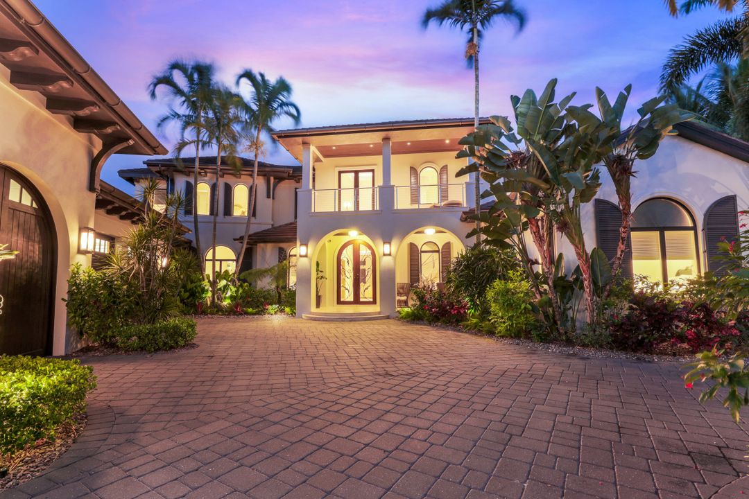 970 Aqua Cir, Naples, FL 34102