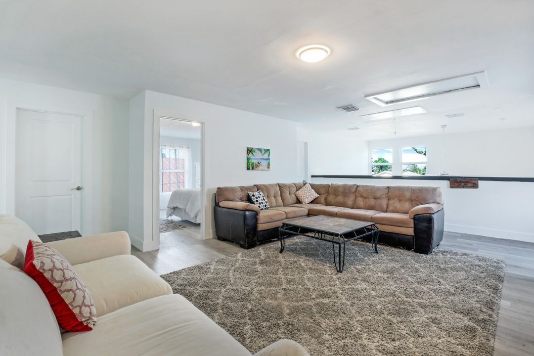 778 100th Ave N, Naples, FL 34108