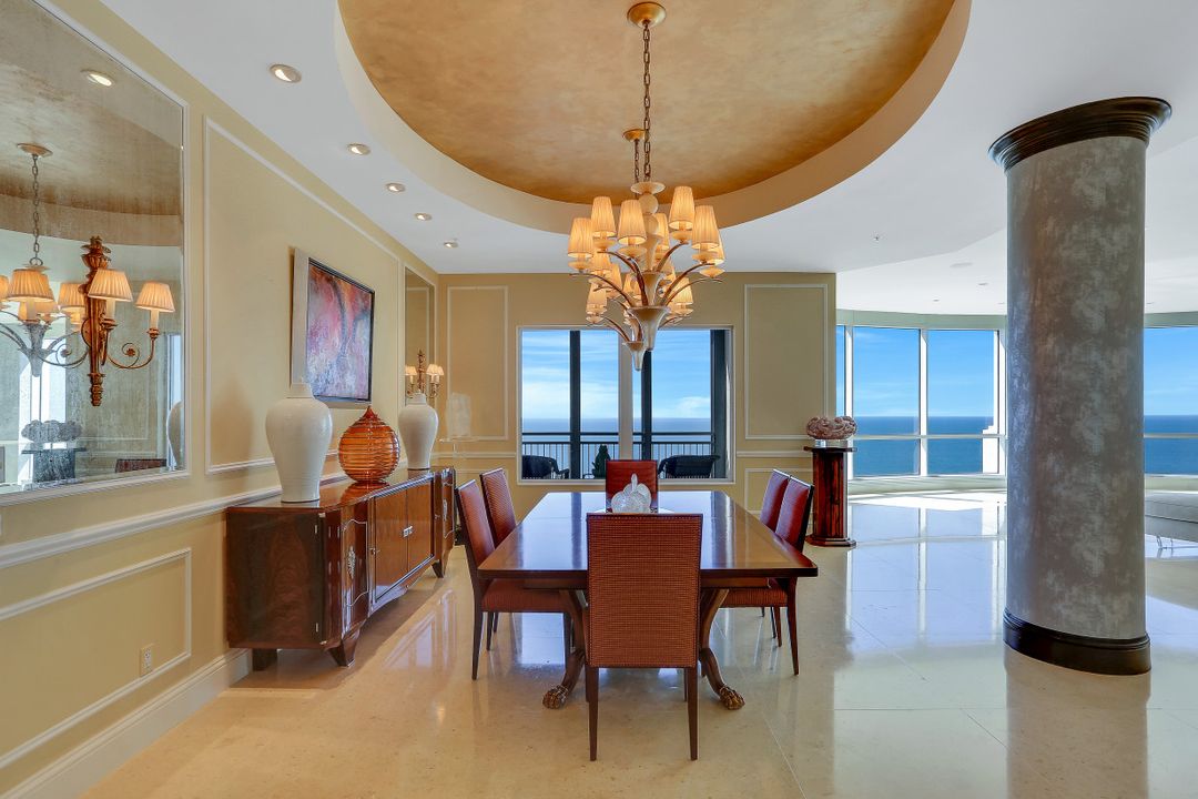 81 Seagate Dr #2001, Naples, FL 34103