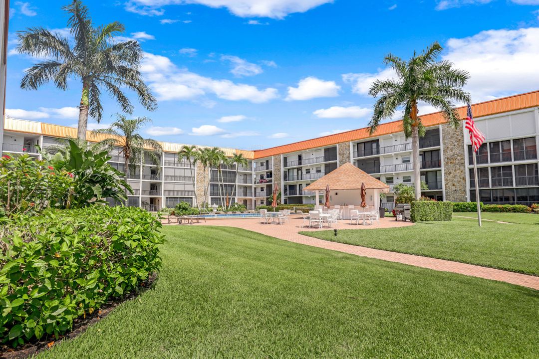 2900 Gulf Shore Blvd N #102, Naples, FL 34103