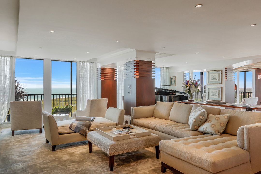 5601 Turtle Bay Dr, Naples, FL 34108