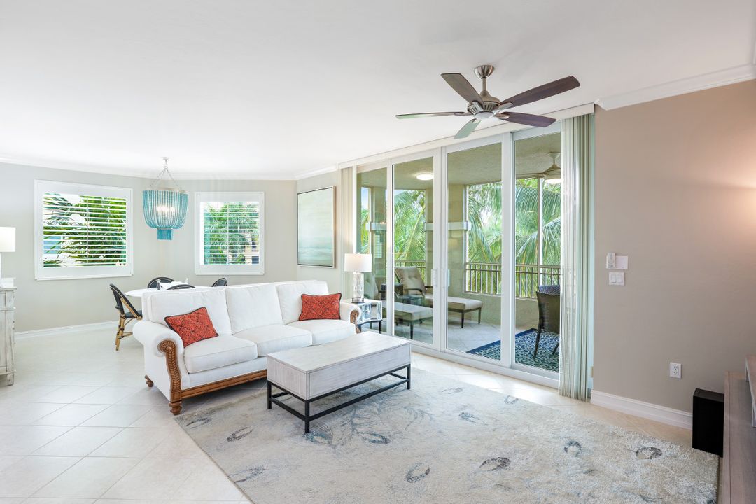 2738 Tiburon Blvd E #301, Naples, FL 34109