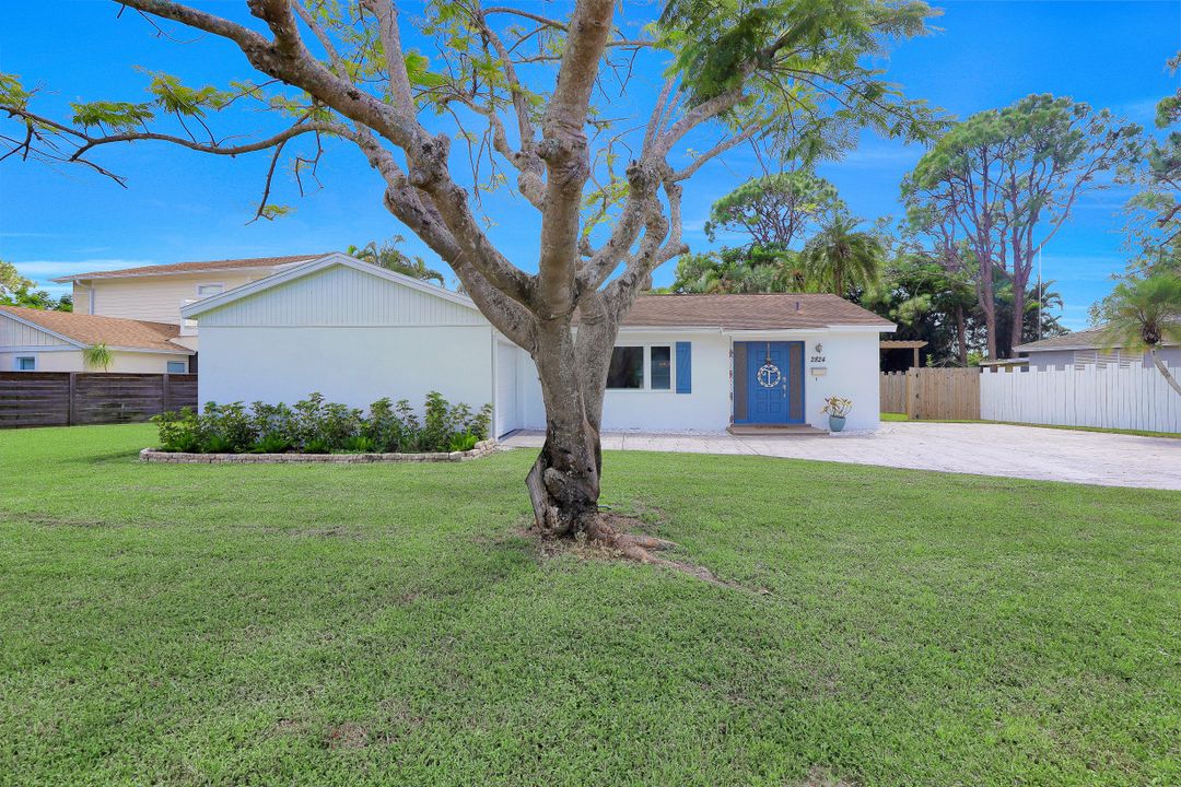 2824 Poinciana St, Naples, FL 34105