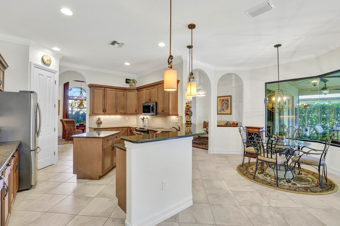 7327 Acorn Way, Naples, FL 34119