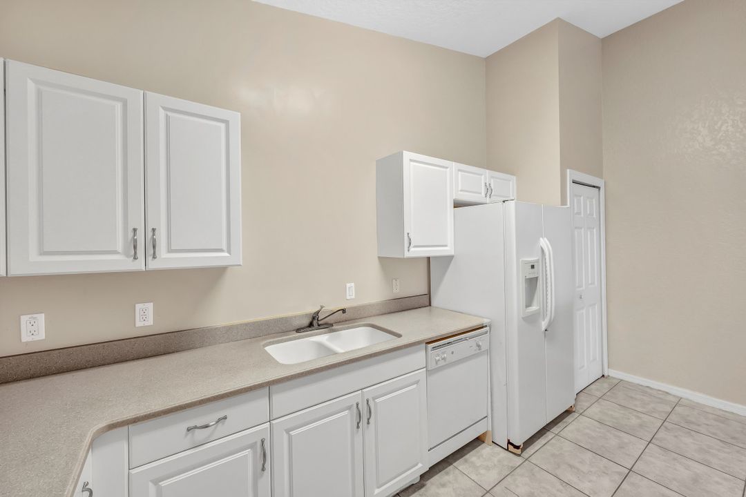 1050 Hancock Creek S Blvd #204, Cape Coral, FL 33909