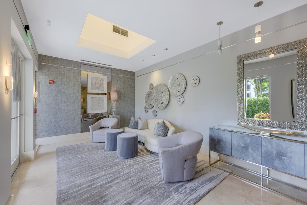 9235 Gulf Shore Dr #501, Naples, FL 34108