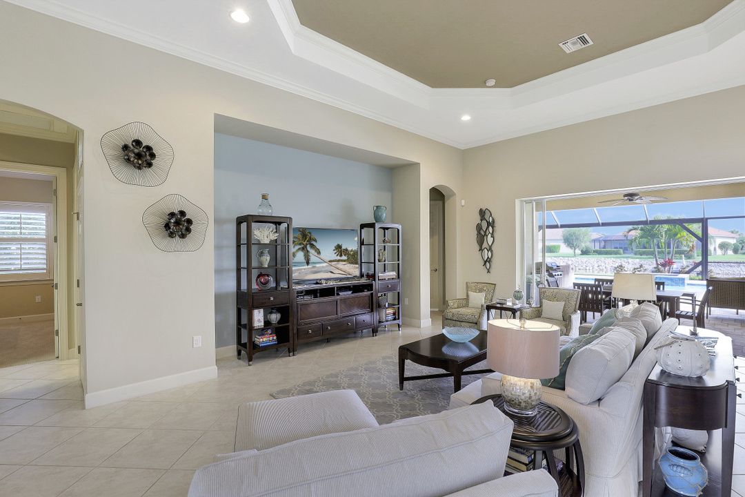 9091 Graphite Cir, Naples, FL 34120