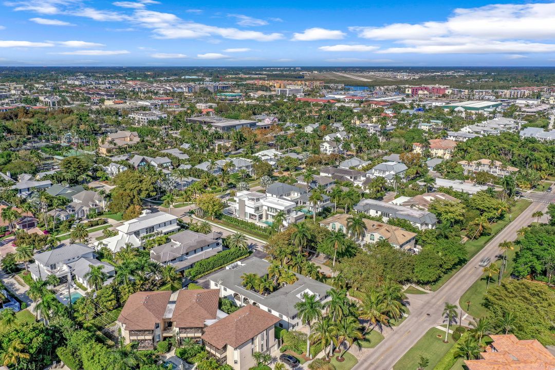 960 7th St S #101, Naples, FL 34102