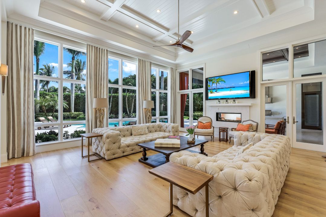 2546 Augusta Dr, Naples, FL 34109