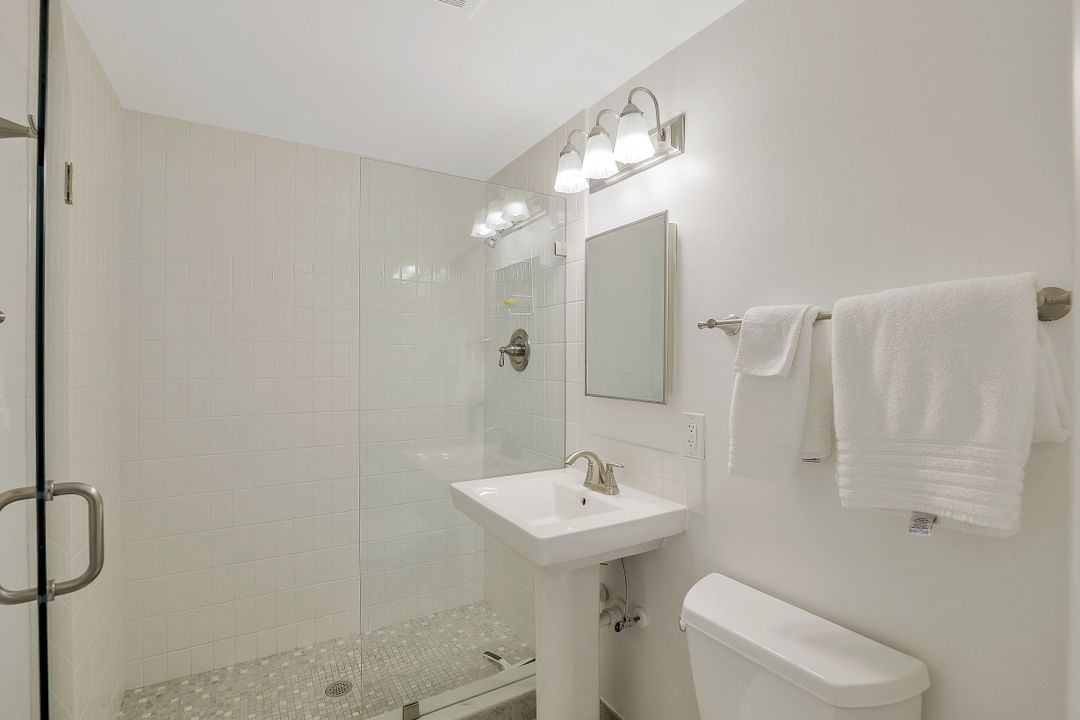 1900 Gulf Shore Blvd N #201, Naples, FL 34102