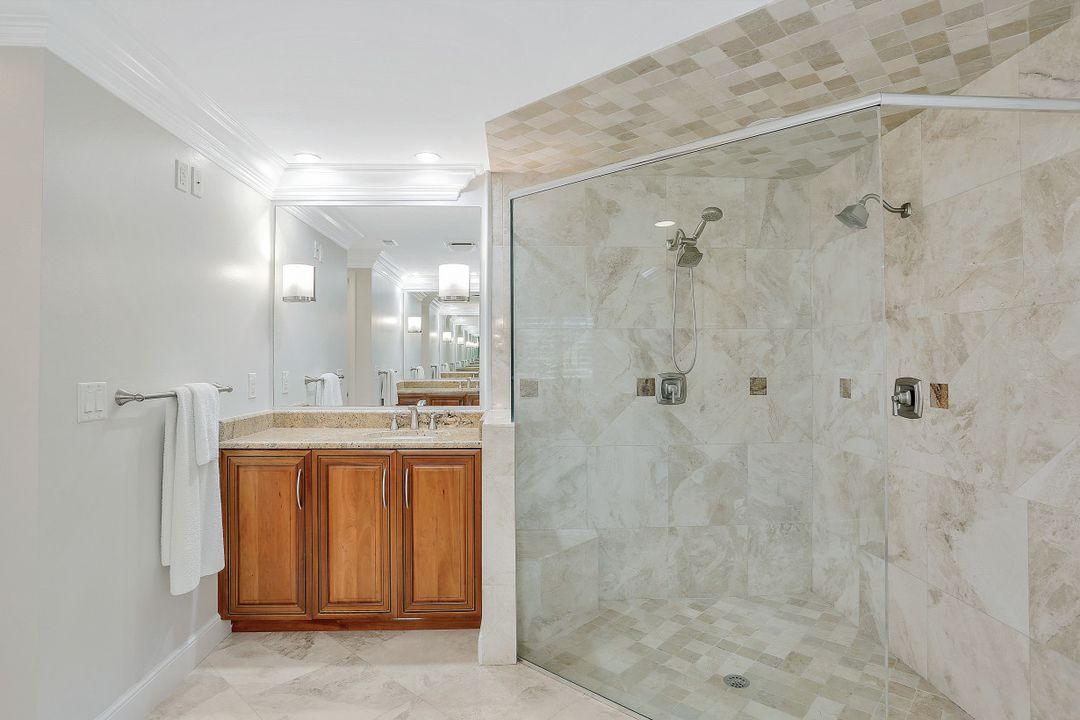 151 Bayview Ave, Naples, FL 34108