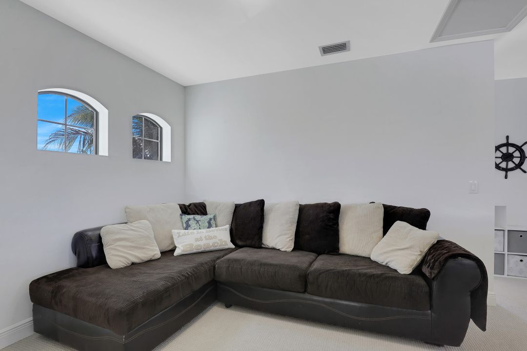 7742 Cypress Walk Dr, Fort Myers, FL 33966