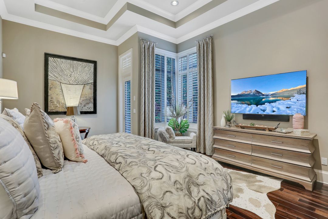 2086 Torino Way, Naples, FL 34105