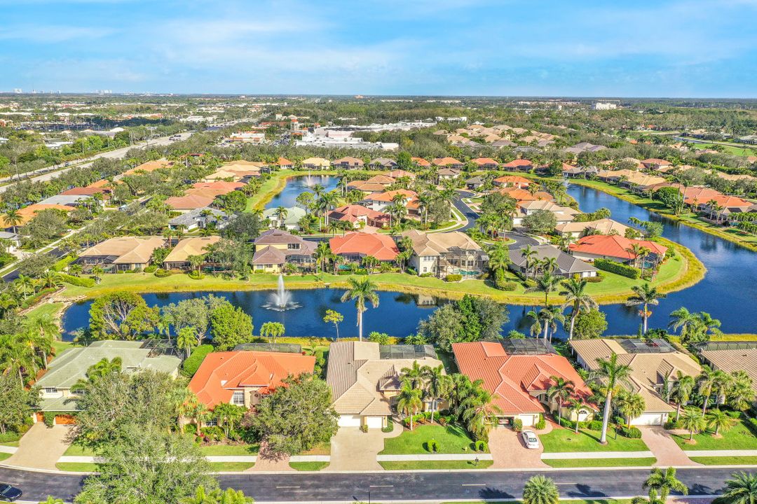 4899 Rustic Oaks Cir, Naples, FL 34105