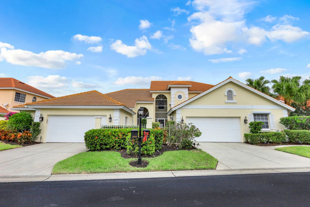 2208 Paget Cir, Naples, FL 34112