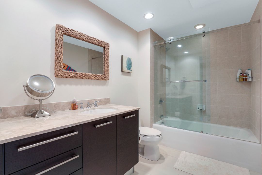 13675 Vanderbilt Dr #610, Naples, FL 34110