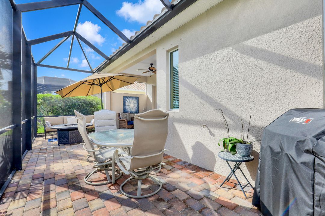 9574 Coquina Cir, Naples, FL 34120