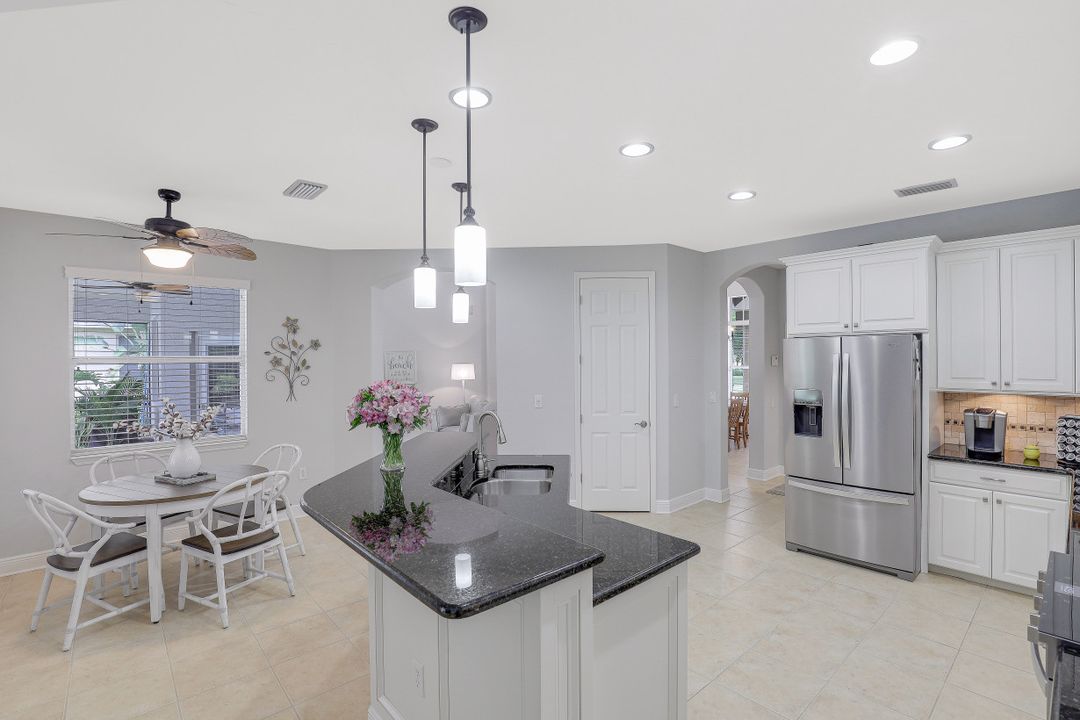 10621 Sir Michaels Pl Dr, Bonita Springs, FL 34135