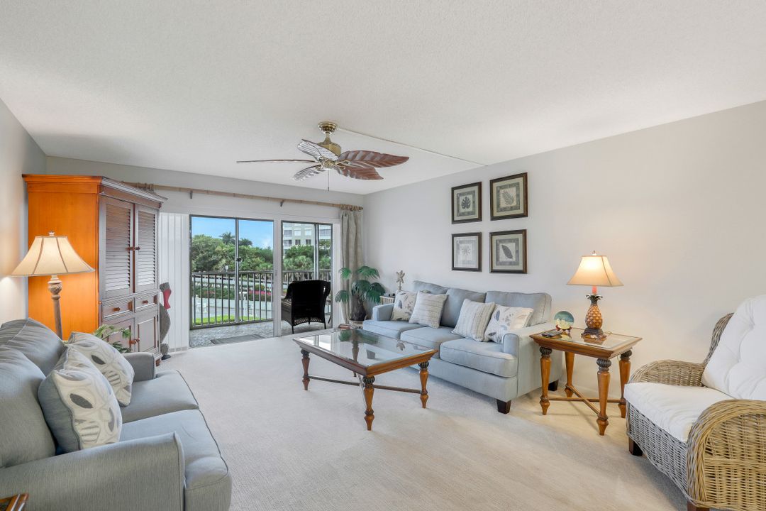 1 Bluebill Ave #306, Naples, FL 34108
