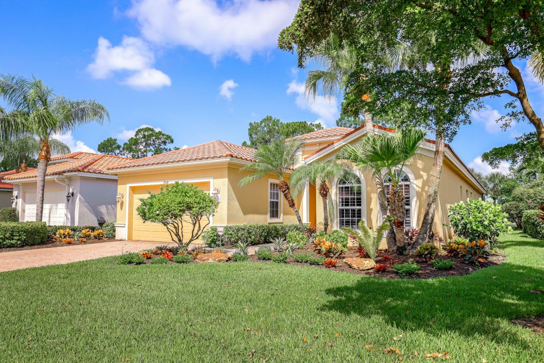 28609 Pienza Ct, Bonita Springs, FL 34135