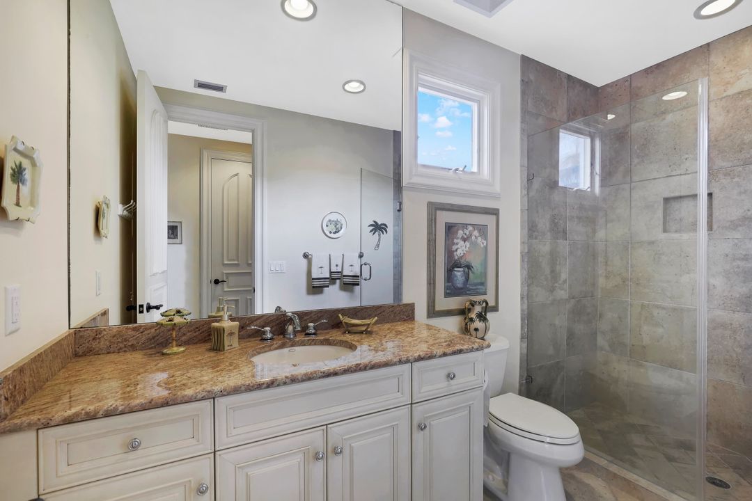 660 Riviera Dr, Naples, FL 34103