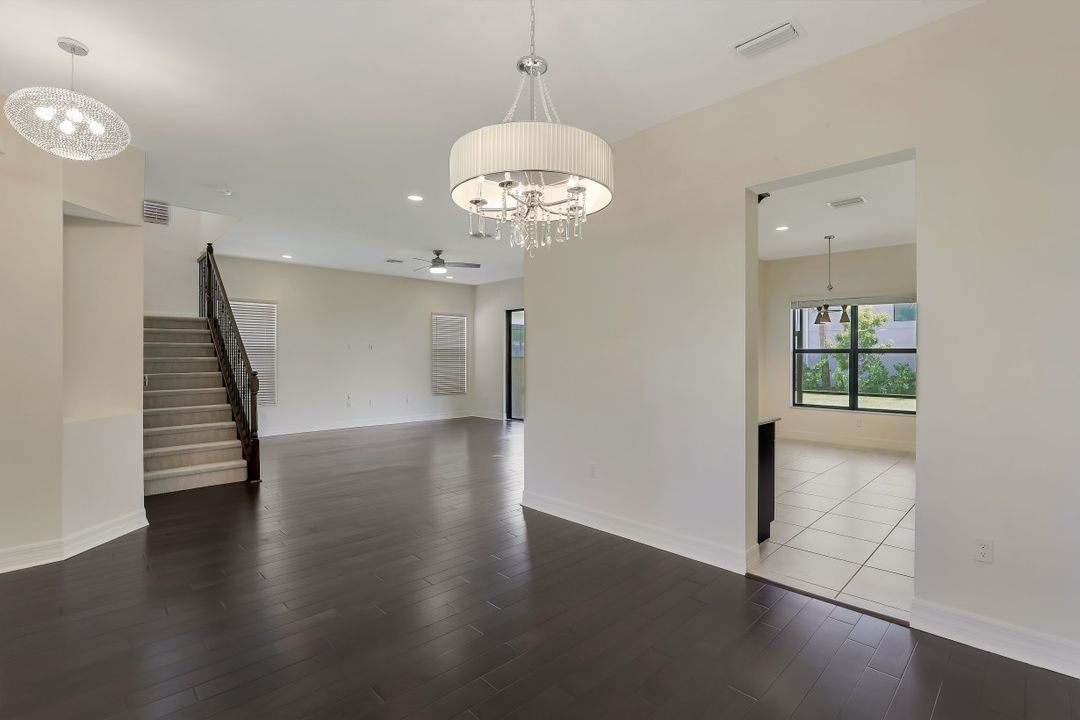 4489 Aurora St, Naples, FL 34119