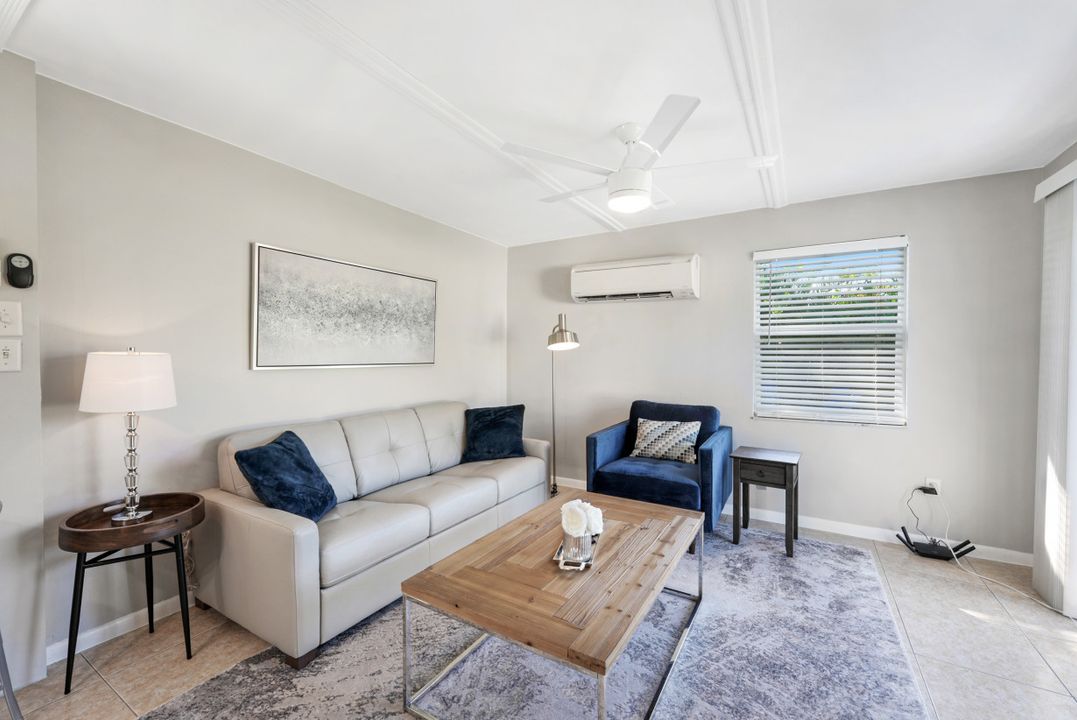 10095 7th St N #1, Naples, FL 34108