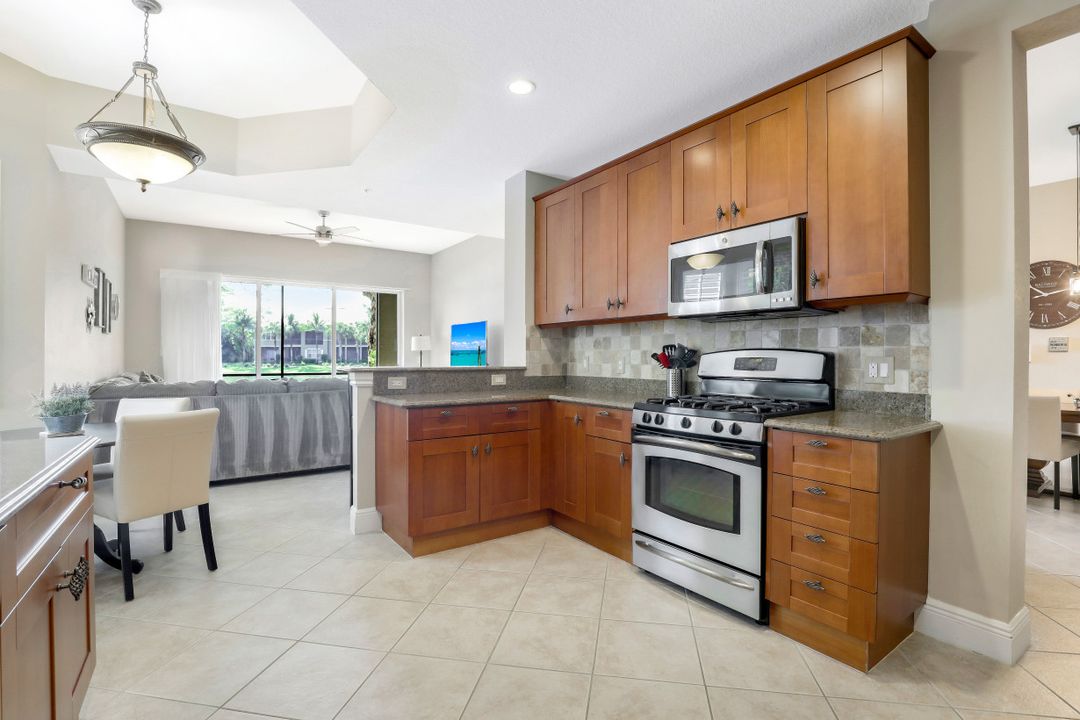 9224 Campanile Cir #101, Naples, FL 34114