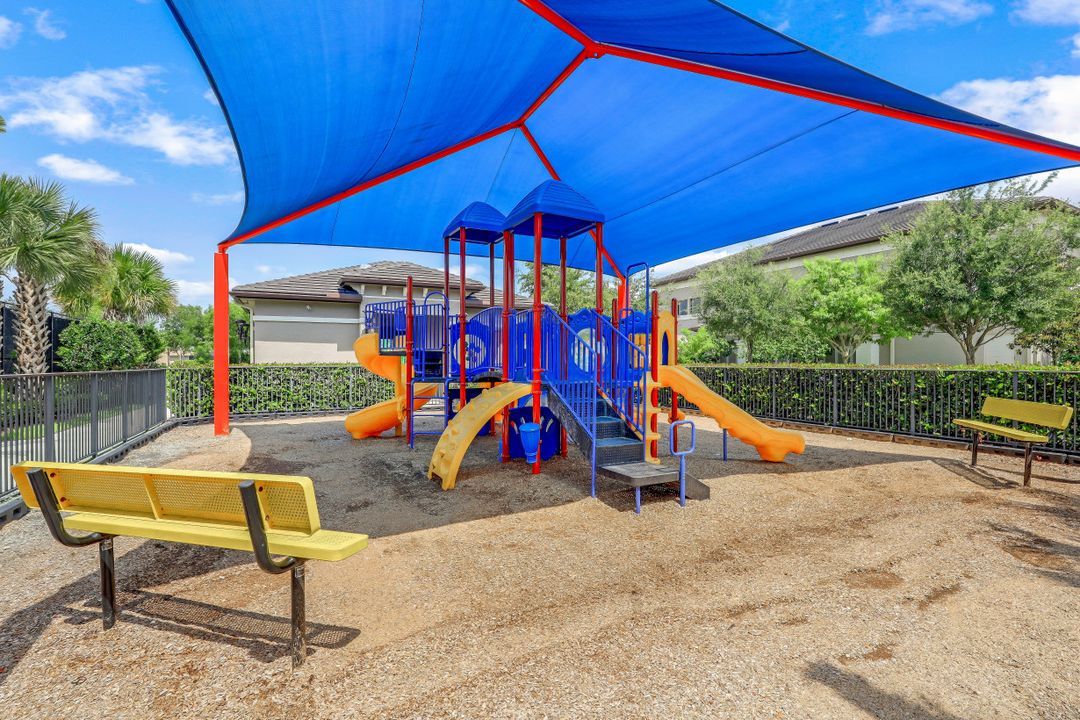 4488 Aurora St, Naples, FL 34119