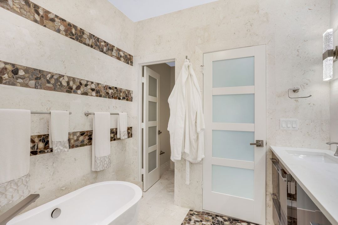 648 100th Ave N, Naples, FL 34108