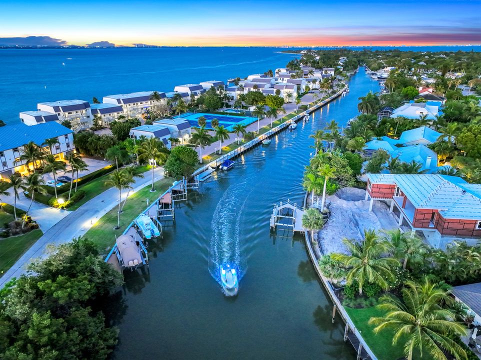 880 Limpet Dr, Sanibel, FL 33957