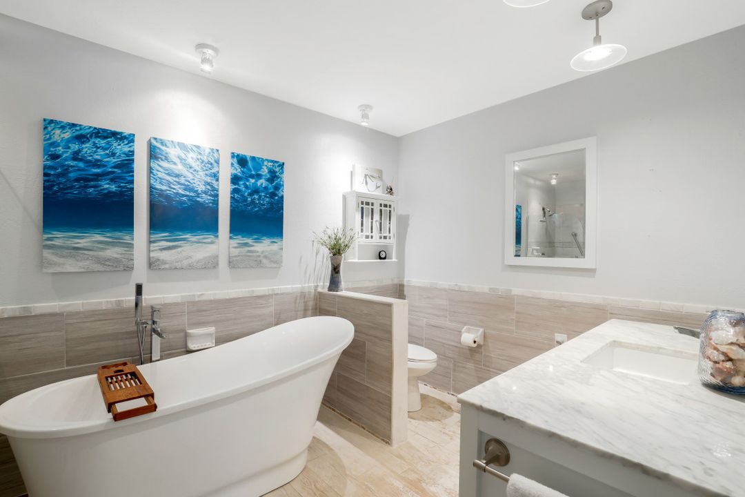 2201 Noble Ct, Naples, FL 34110