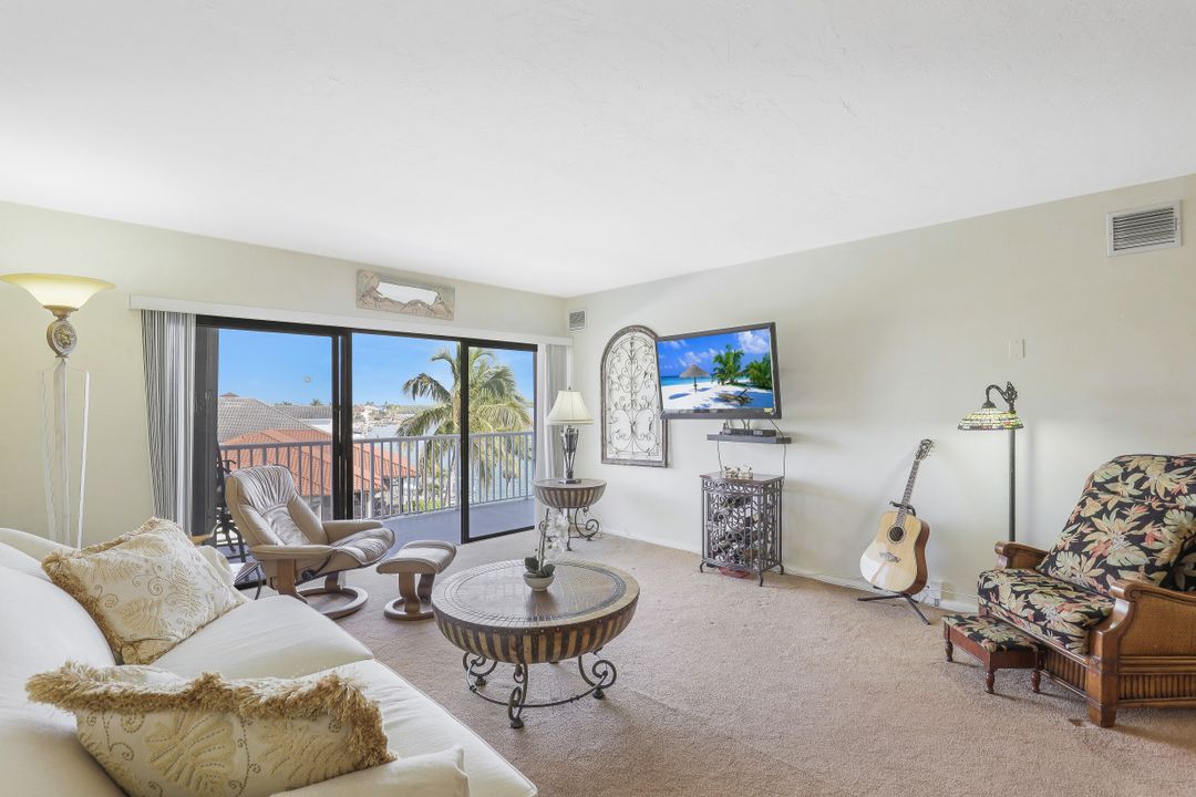 60 W Pelican St #504, Naples, FL 34113