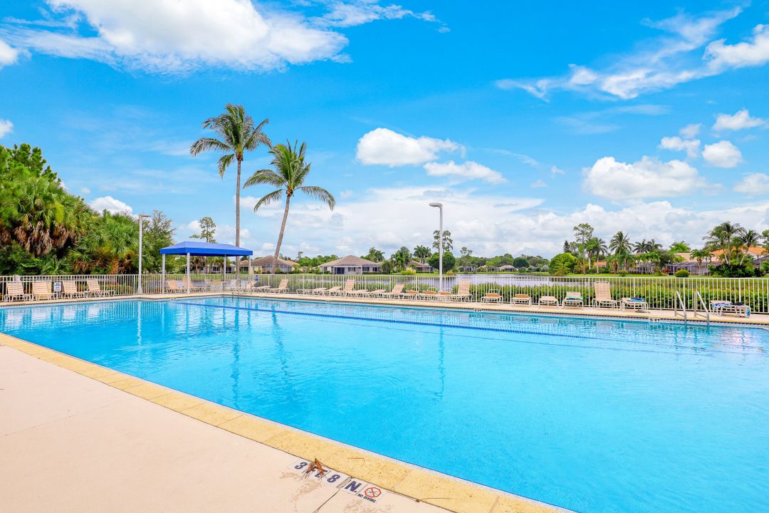 7920 Leicester Dr, Naples, FL 34104