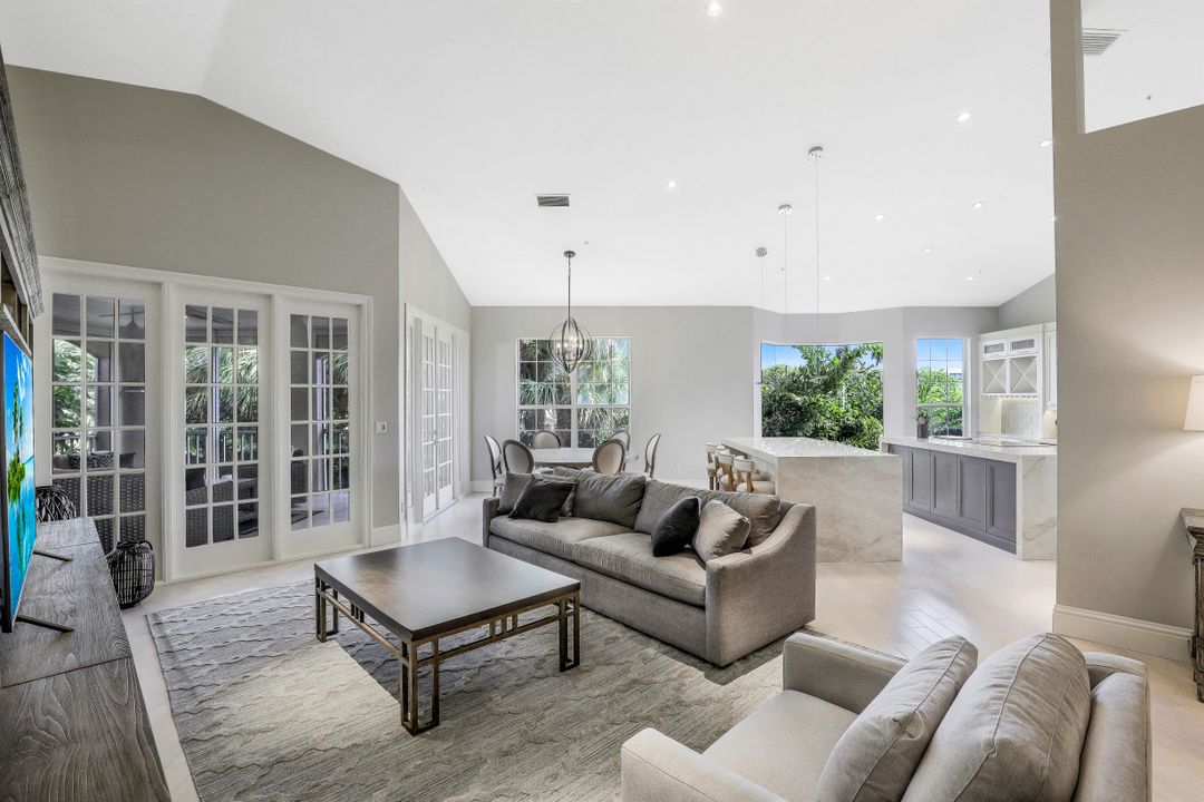 107 Colonade Cir #103, Naples, FL 34103