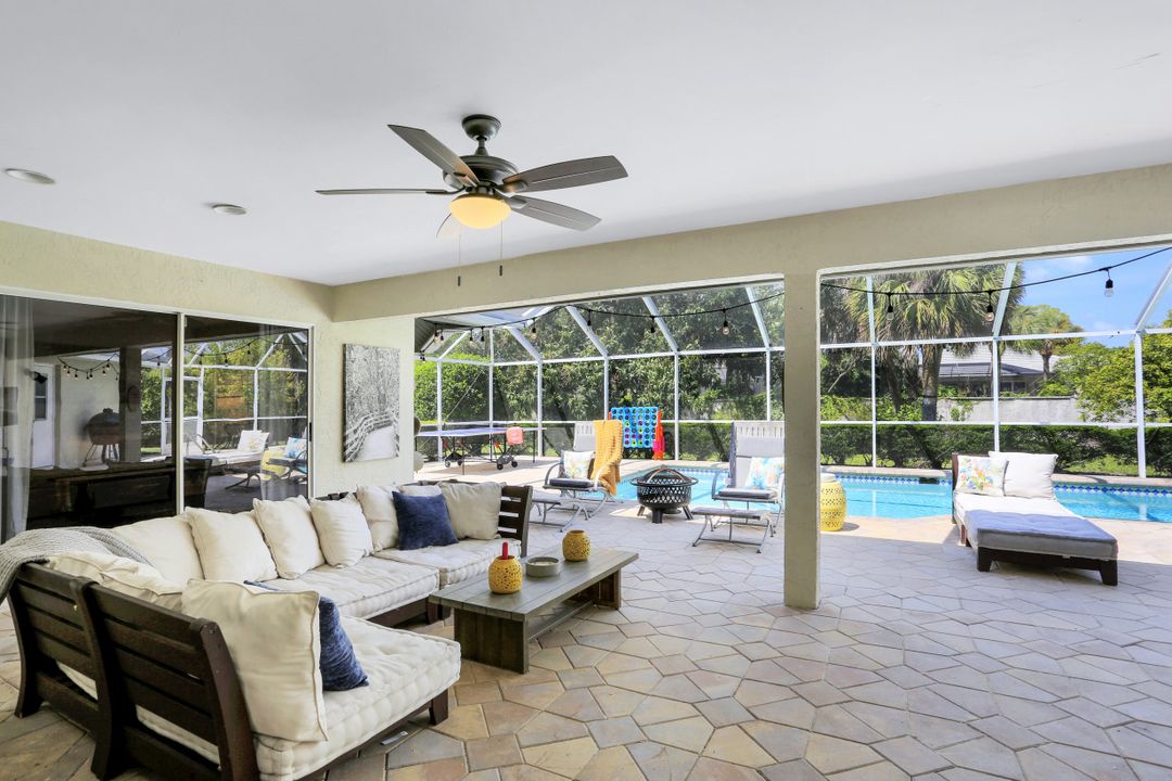 7359 Stonegate Dr, Naples, FL 34109