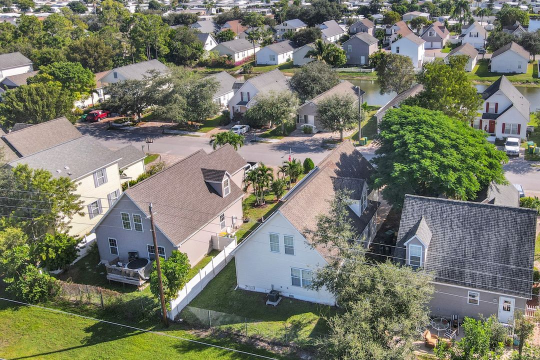 239 Leawood Cir, Naples, FL 34104