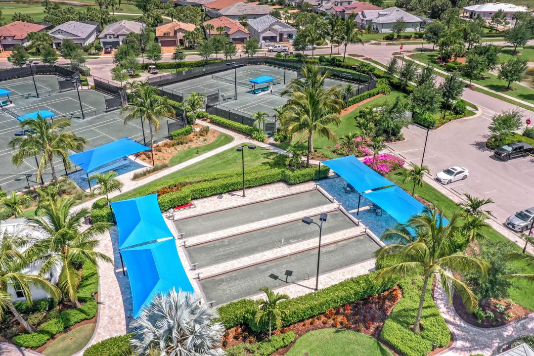 9374 Greyhawk Trl, Naples, FL 34120