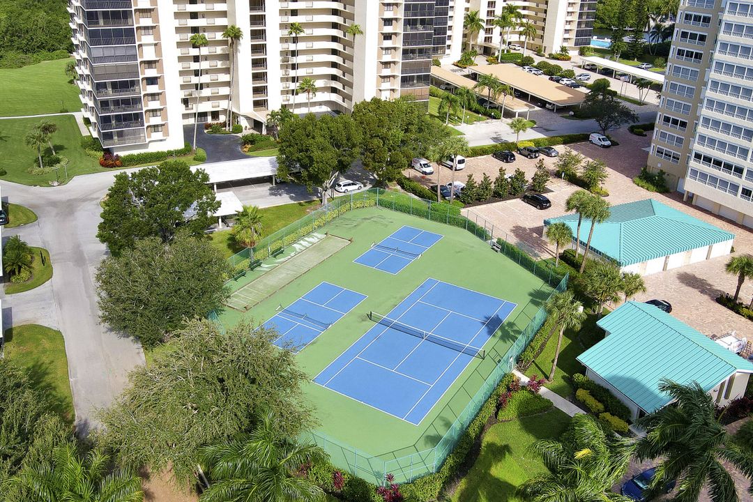 17 Bluebill Ave #104, Naples, FL 34108