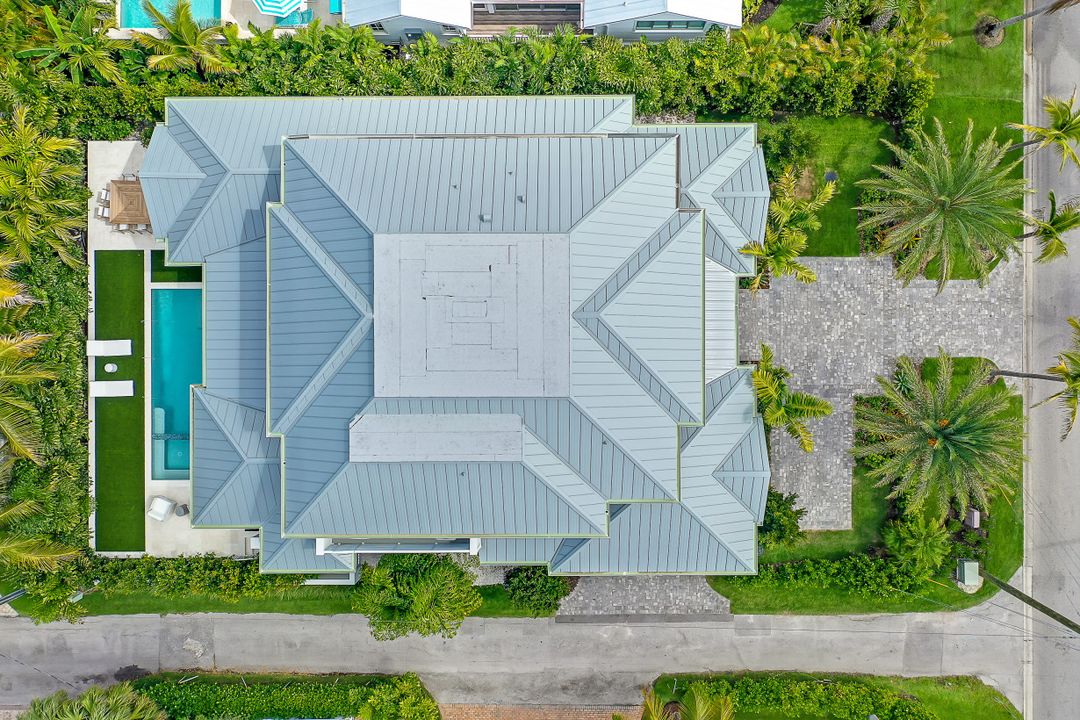 1040 2nd St S, Naples, FL 34102