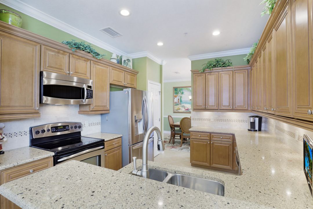 10498 Smoke House Bay Dr #201, Naples, FL 34120