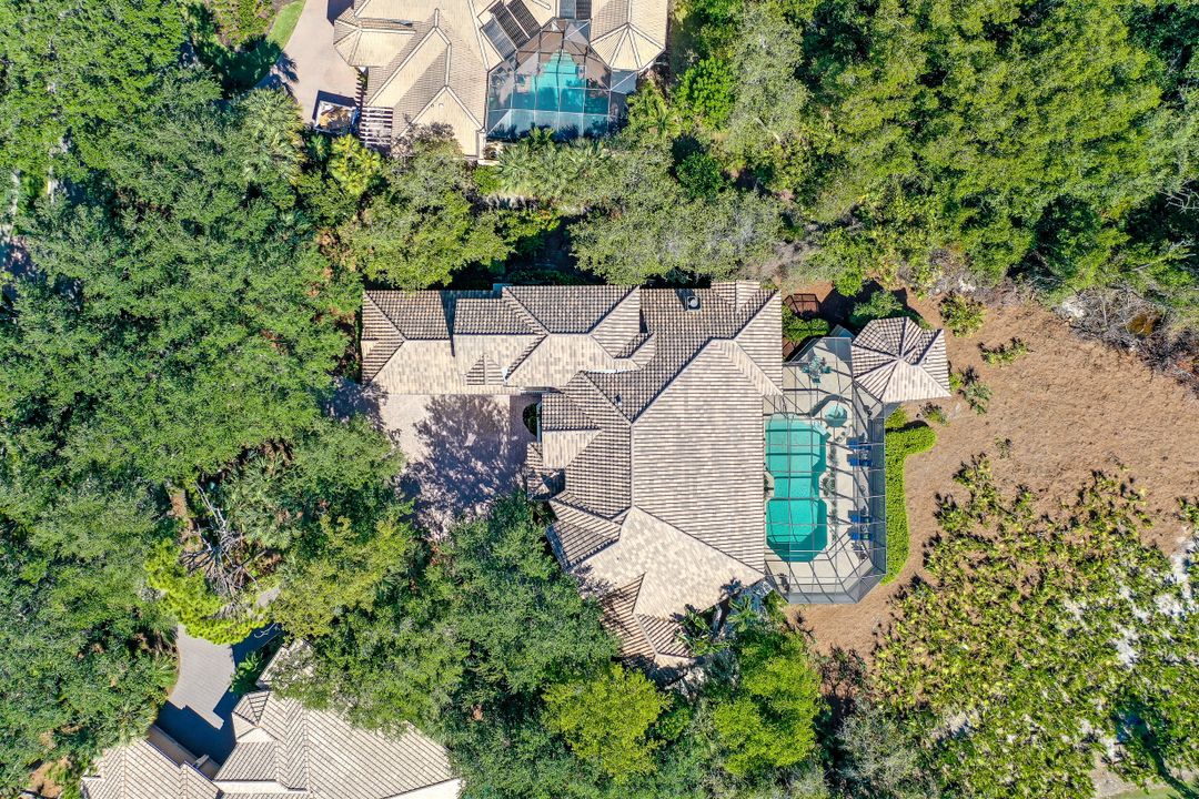 969 Barcarmil Way, Naples, FL 34110